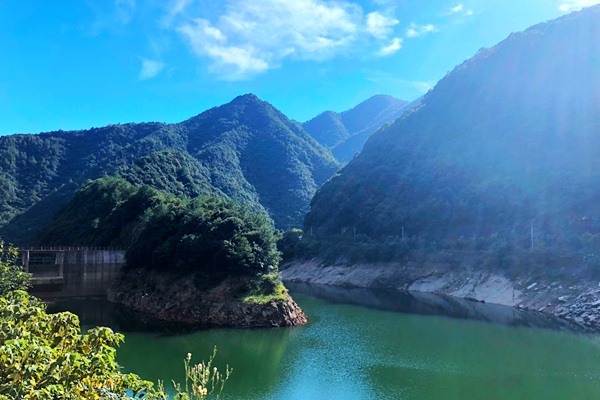 安踏集团大讲坛开讲 携手智元机器人和小鹭智能共创AI 行业新范式